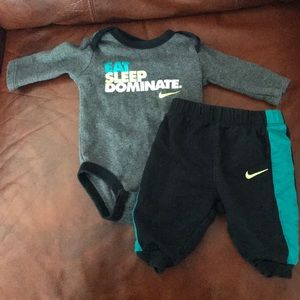 Nike sweatsuit